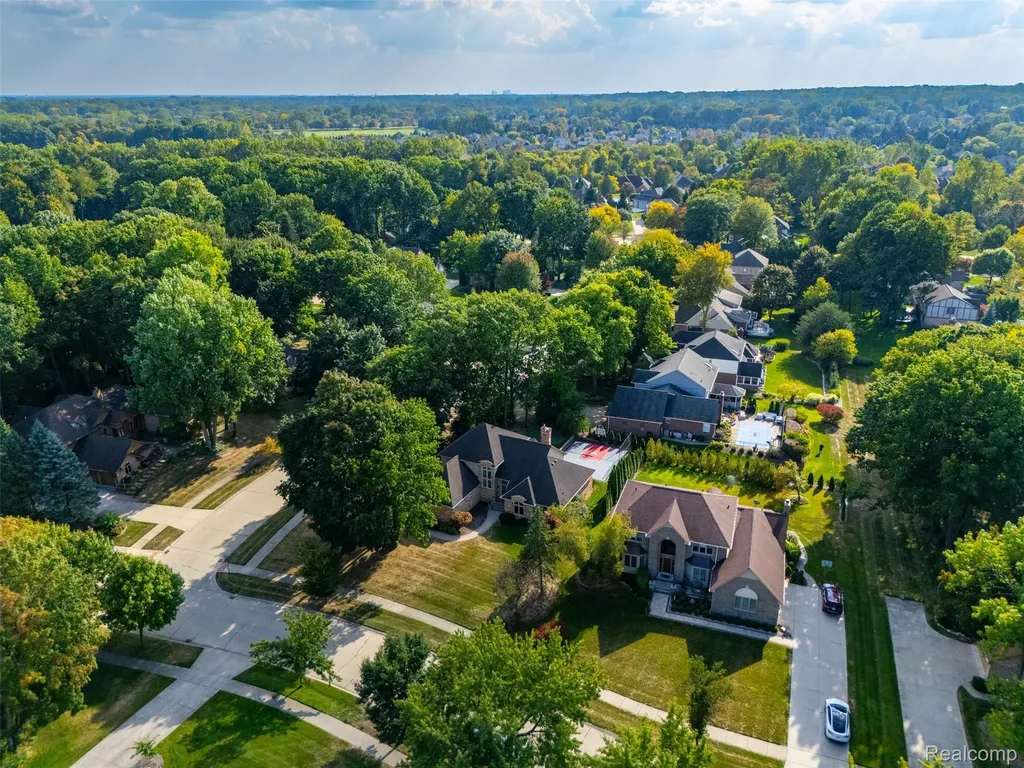 1615 Redbud Drive Troy City MI 48098
