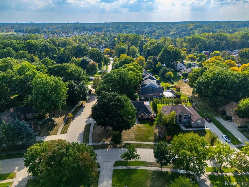 1615 Redbud Drive Troy City MI 48098