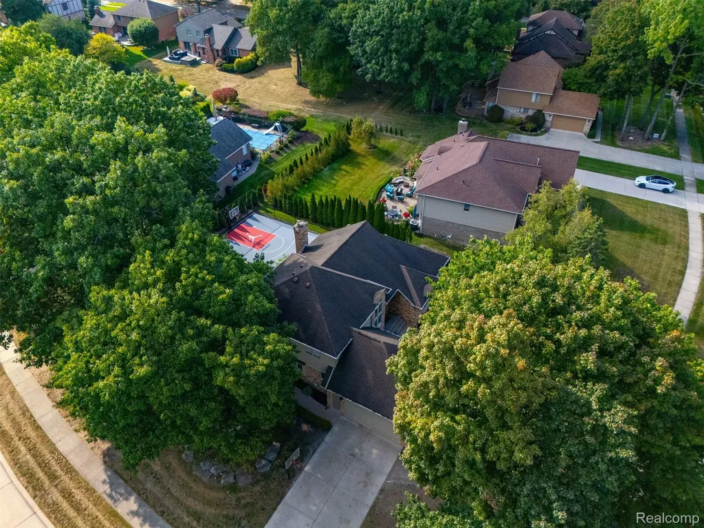 1615 Redbud Drive Troy City MI 48098