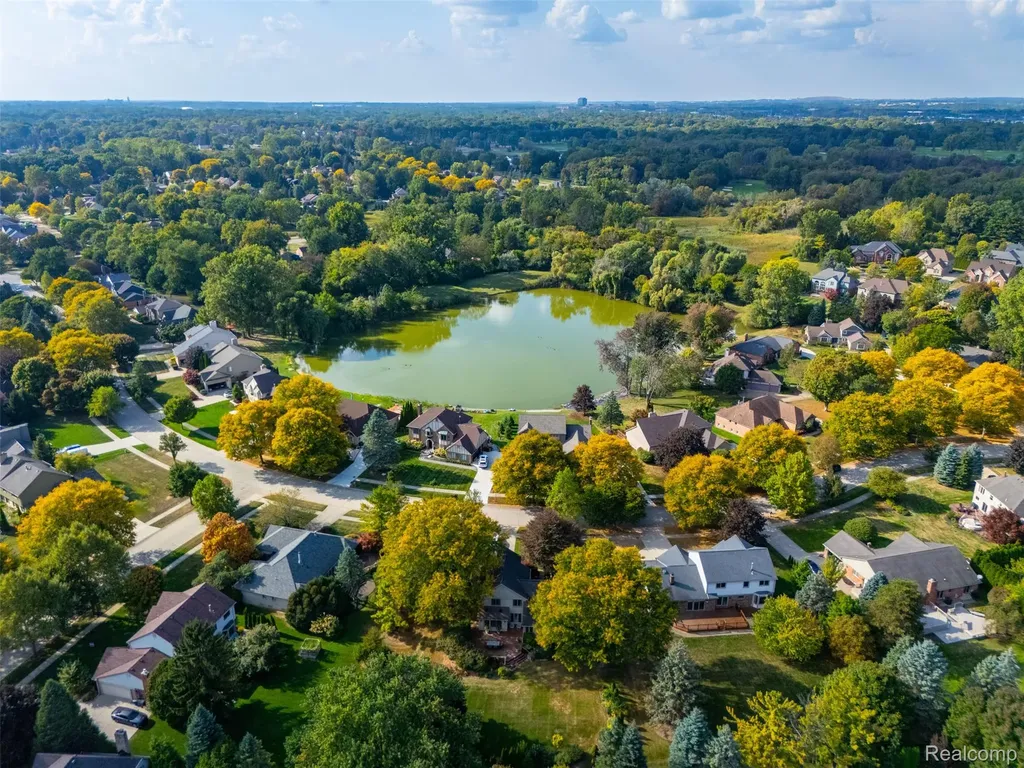 1615 Redbud Drive Troy City MI 48098