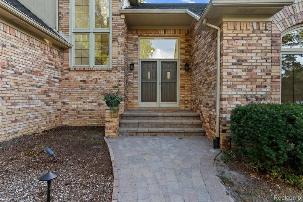 1615 Redbud Drive Troy City MI 48098