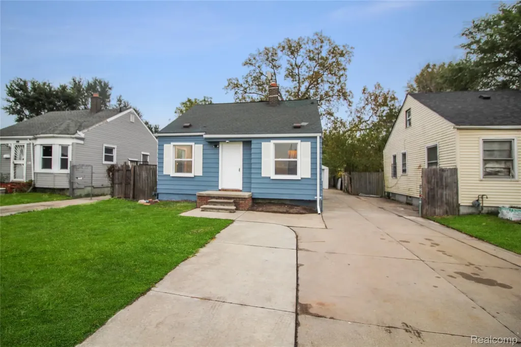 20560 Dresden Street Detroit City MI 48205