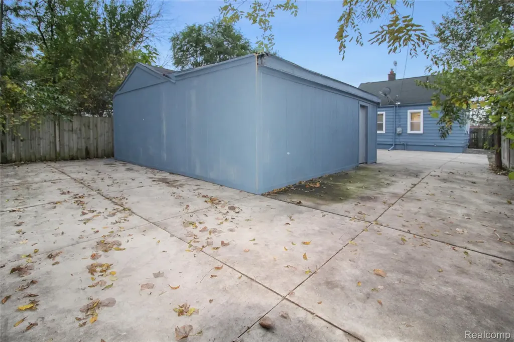 20560 Dresden Street Detroit City MI 48205