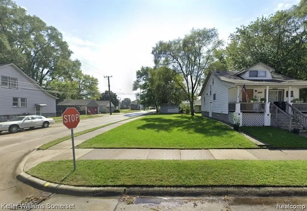 8128 Jackson Avenue Warren City MI 48089
