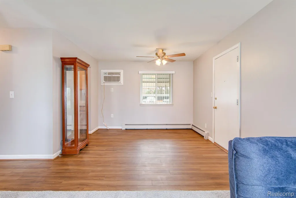 26902 Sandy Hill Lyon Charter Township MI 48165