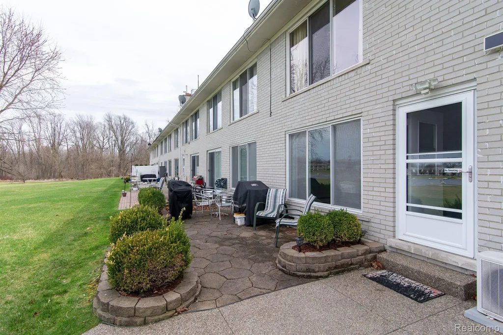26902 Sandy Hill Lyon Charter Township MI 48165