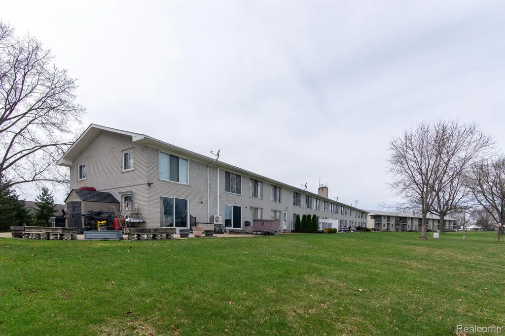 26902 Sandy Hill Lyon Charter Township MI 48165