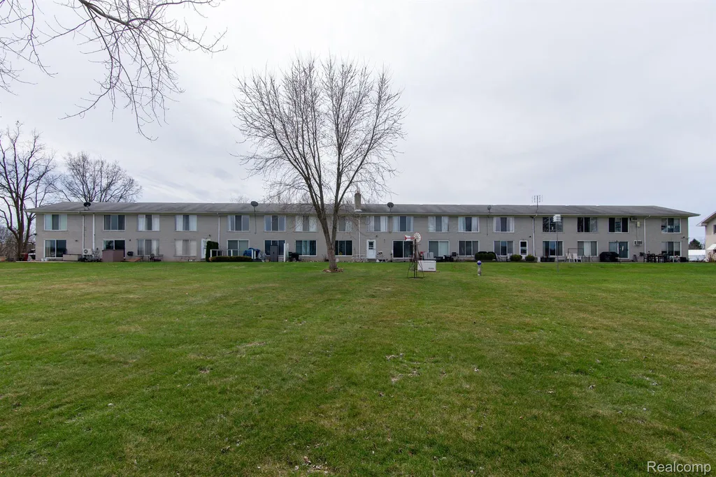 26902 Sandy Hill Lyon Charter Township MI 48165