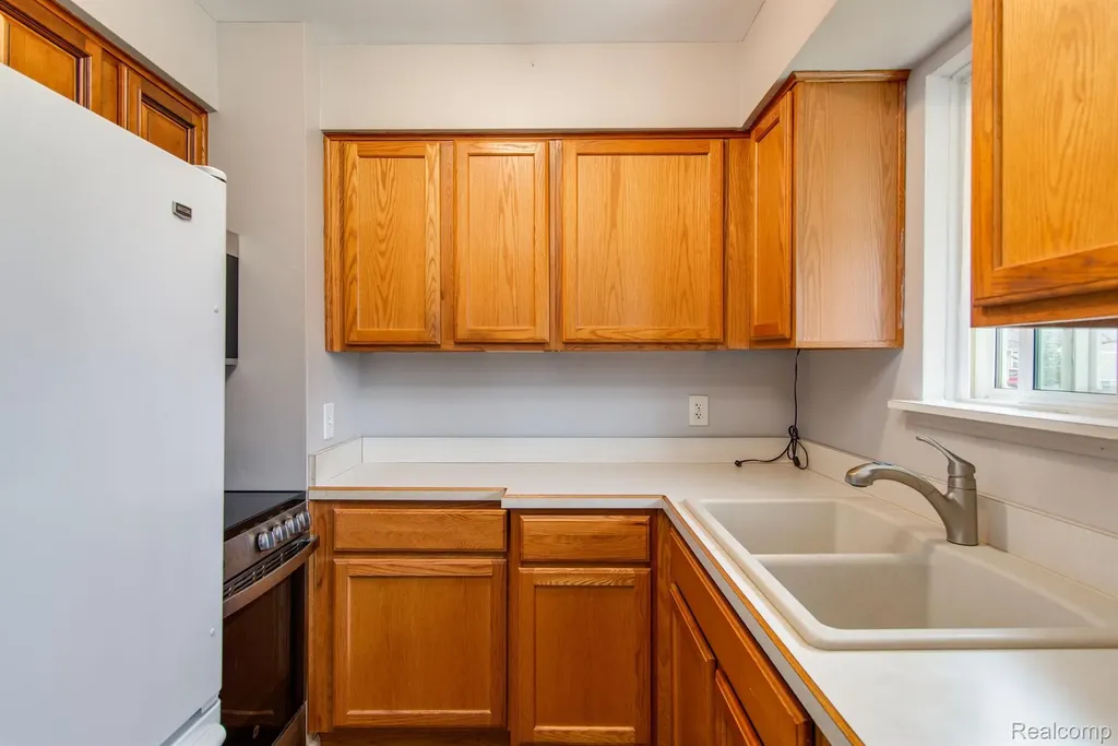 26902 Sandy Hill Lyon Charter Township MI 48165