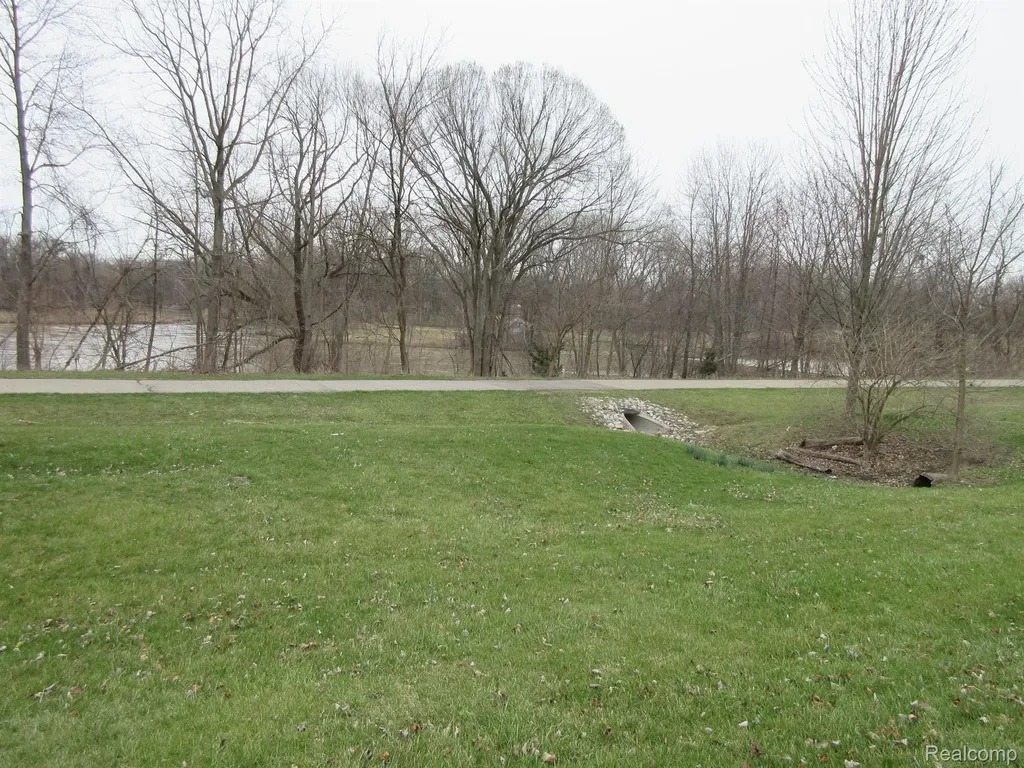 00 Fenton Clinton Charter Township MI 48038
