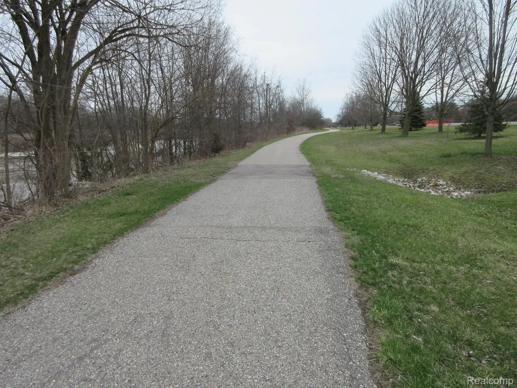 00 Fenton Clinton Charter Township MI 48038