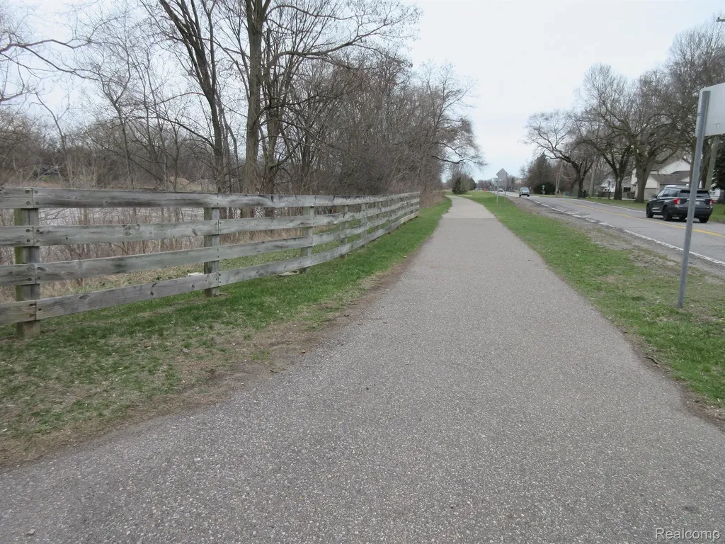 00 Fenton Clinton Charter Township MI 48038
