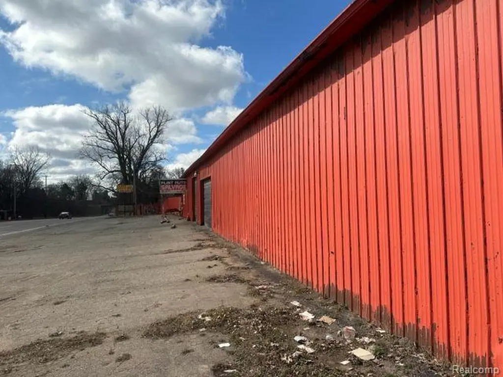5901 N Dort Flint City MI 48505