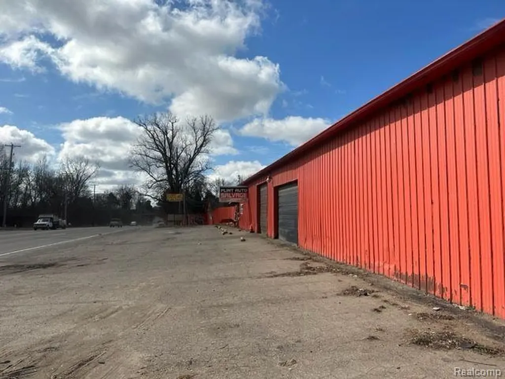 5901 N Dort Flint City MI 48505