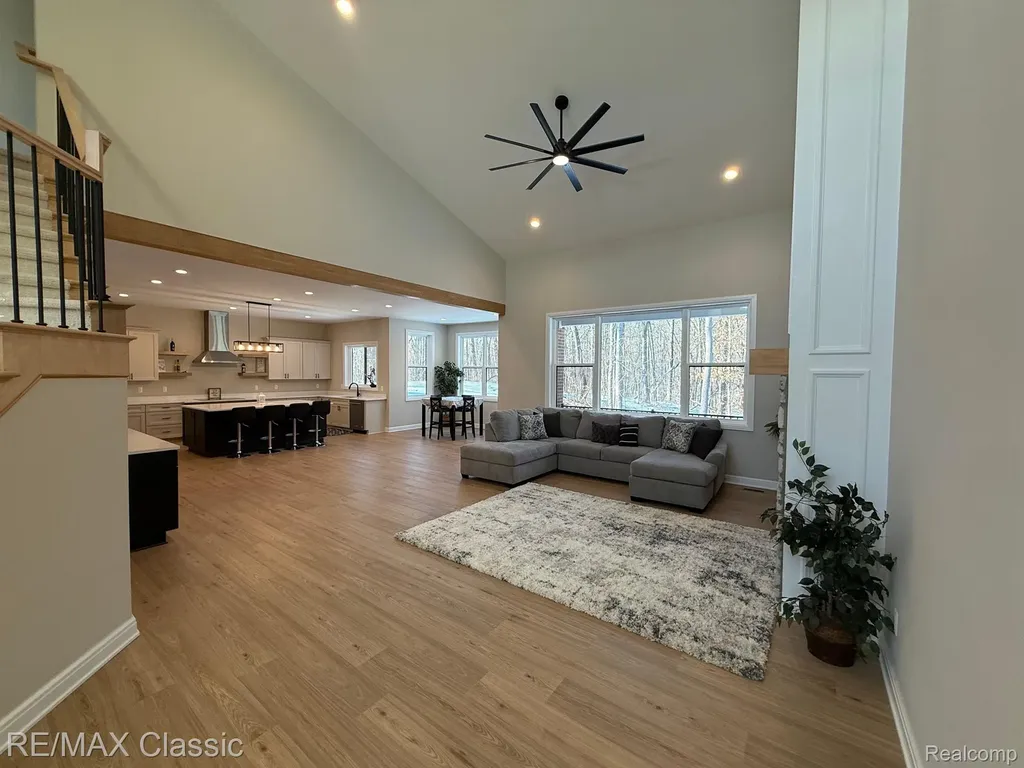 2323 Canterwood Highland Charter Township MI 48357
