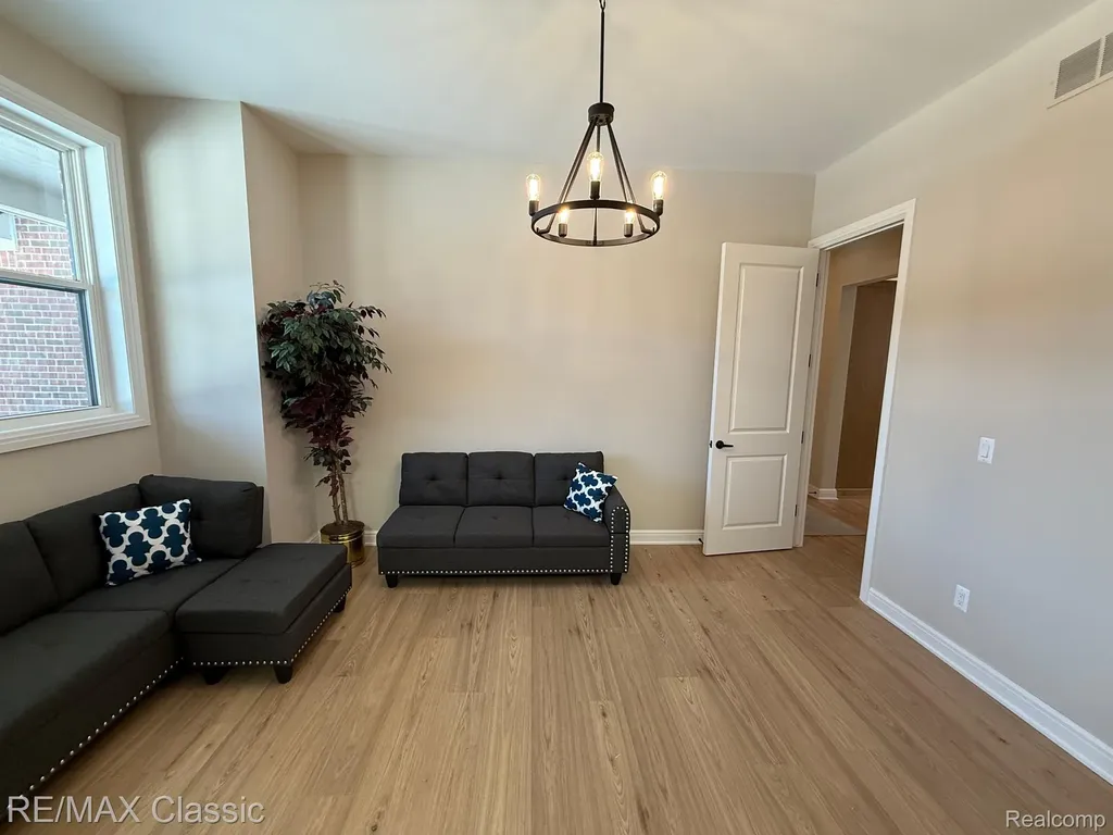 2323 Canterwood Highland Charter Township MI 48357