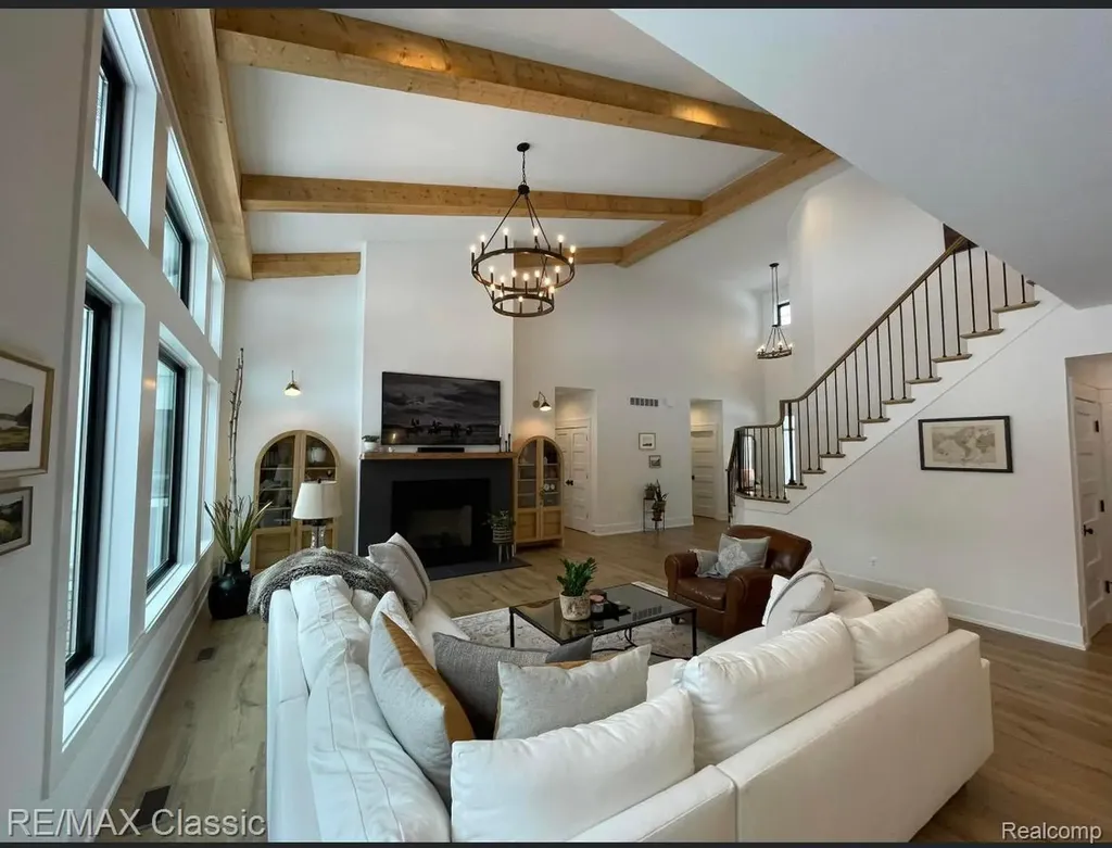 2323 Canterwood Highland Charter Township MI 48357