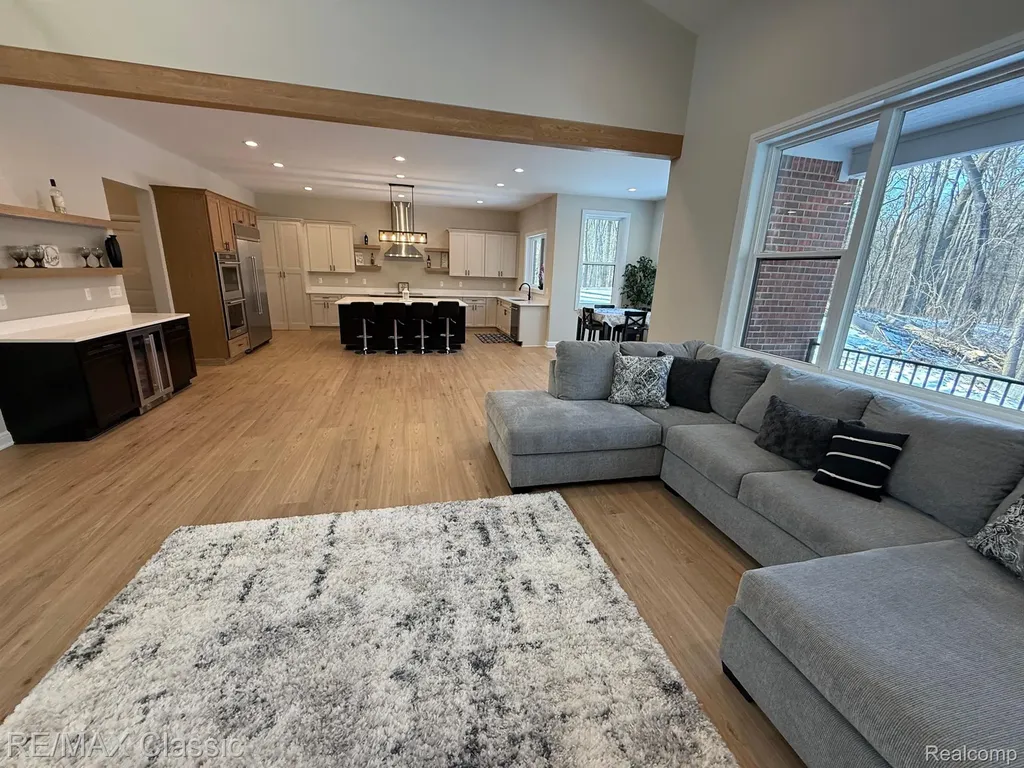 2323 Canterwood Highland Charter Township MI 48357