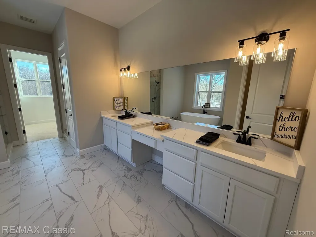 2323 Canterwood Highland Charter Township MI 48357