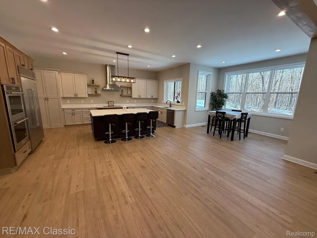 2323 Canterwood Highland Charter Township MI 48357