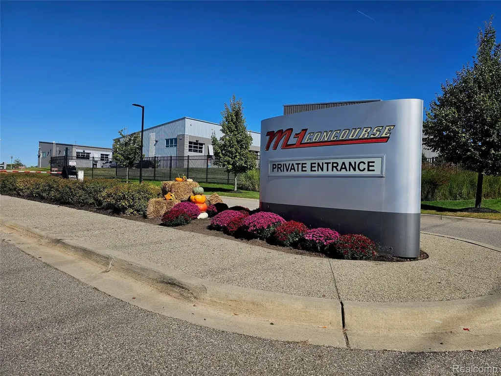161 W Speed Way Pontiac City MI 48341