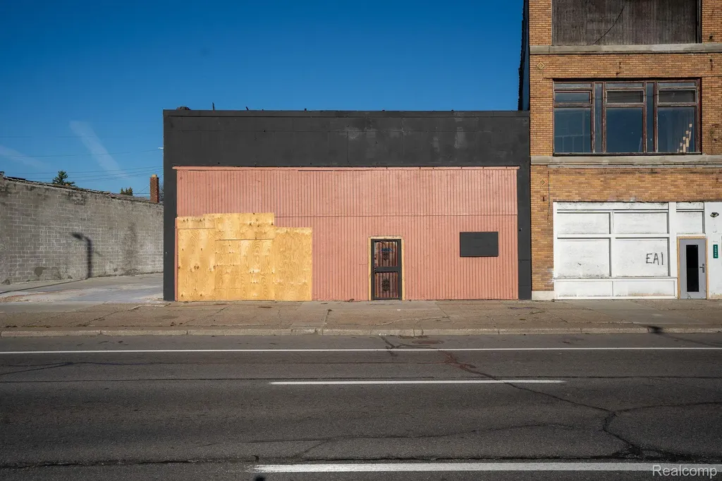 13537 Gratiot Avenue Detroit City MI 48205