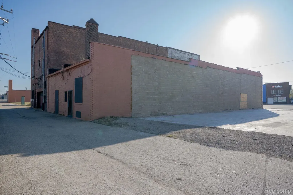 13537 Gratiot Avenue Detroit City MI 48205
