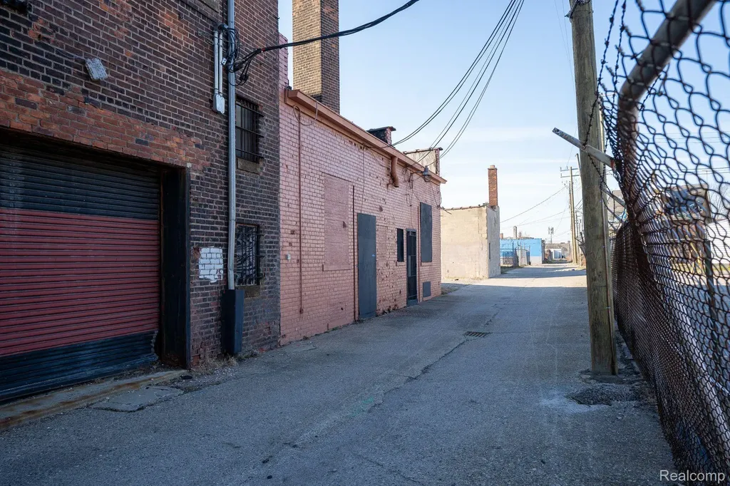 13537 Gratiot Avenue Detroit City MI 48205
