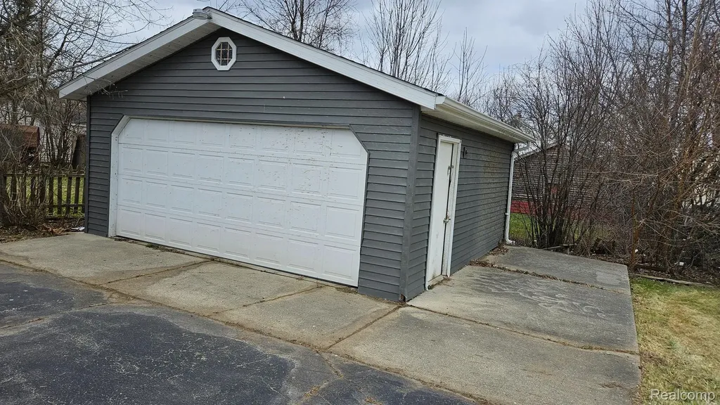 1412 S Ballenger Highway Flint City MI 48532