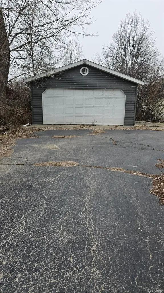 1412 S Ballenger Highway Flint City MI 48532