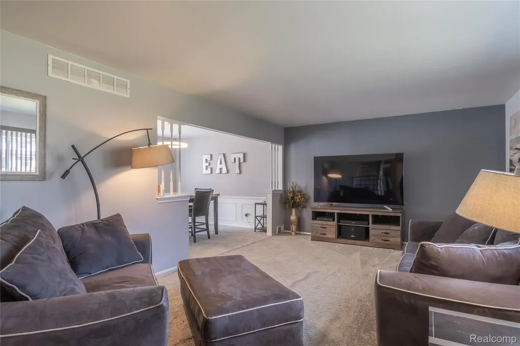 38005 Southfarm Lane Farmington Hills City MI 48167