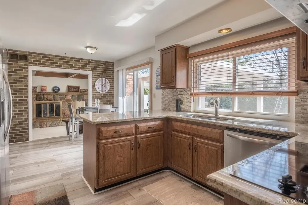 38005 Southfarm Lane Farmington Hills City MI 48167