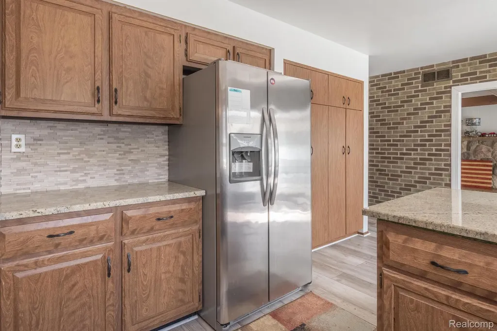 38005 Southfarm Lane Farmington Hills City MI 48167