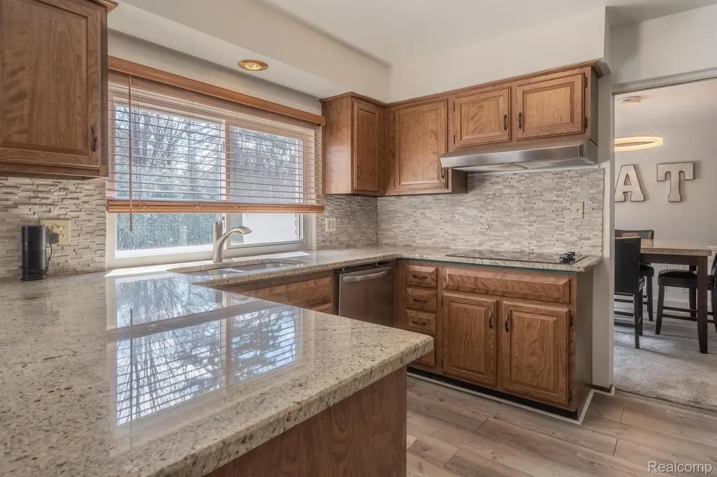 38005 Southfarm Lane Farmington Hills City MI 48167