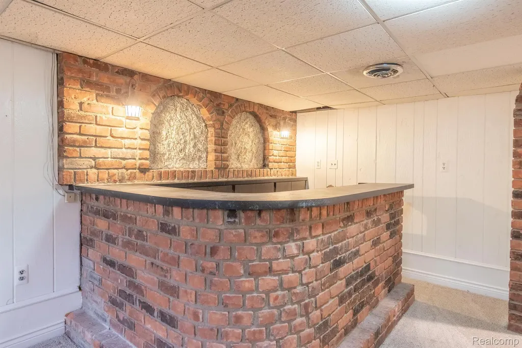 38005 Southfarm Lane Farmington Hills City MI 48167