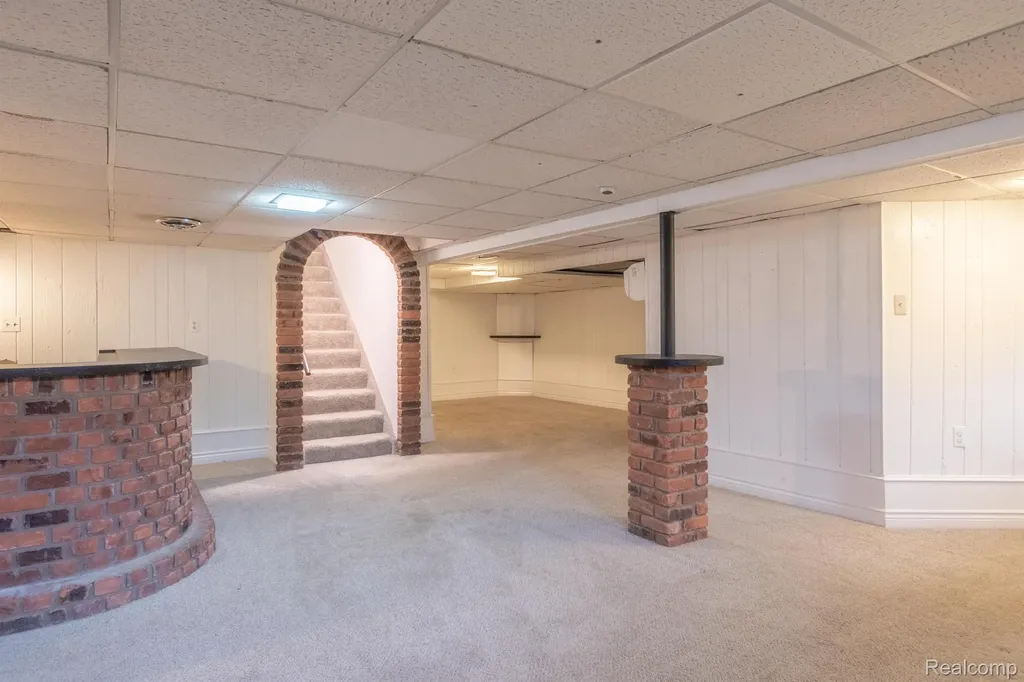 38005 Southfarm Lane Farmington Hills City MI 48167