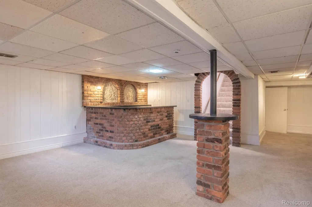 38005 Southfarm Lane Farmington Hills City MI 48167
