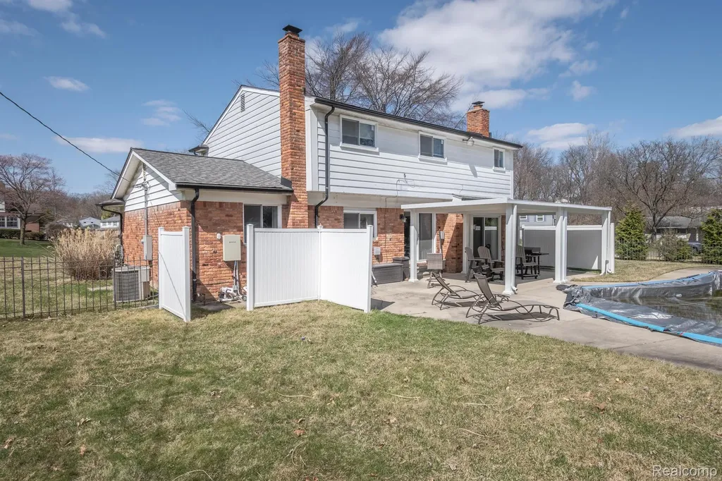 38005 Southfarm Lane Farmington Hills City MI 48167