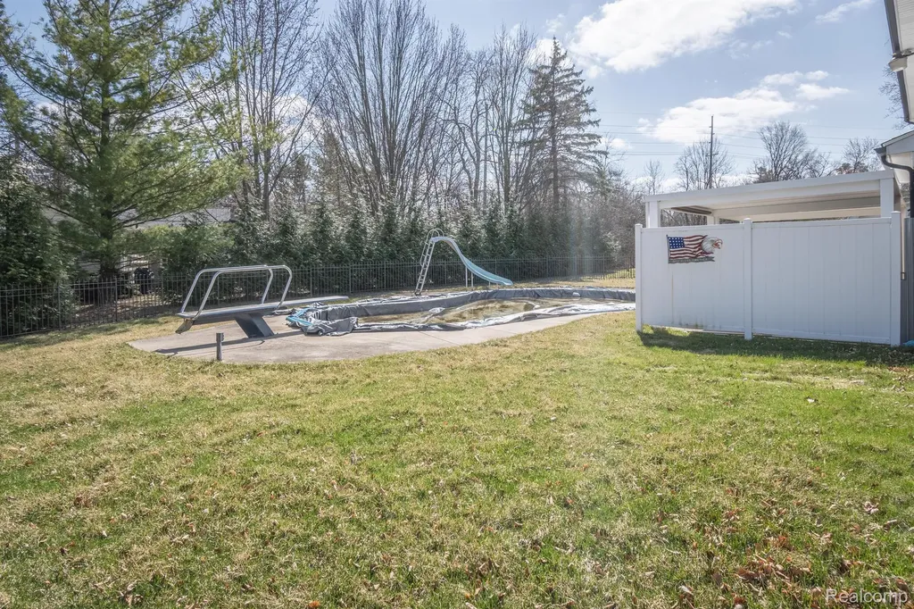38005 Southfarm Lane Farmington Hills City MI 48167