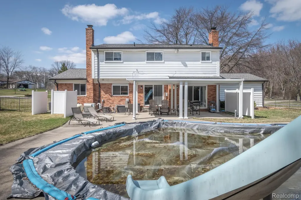 38005 Southfarm Lane Farmington Hills City MI 48167