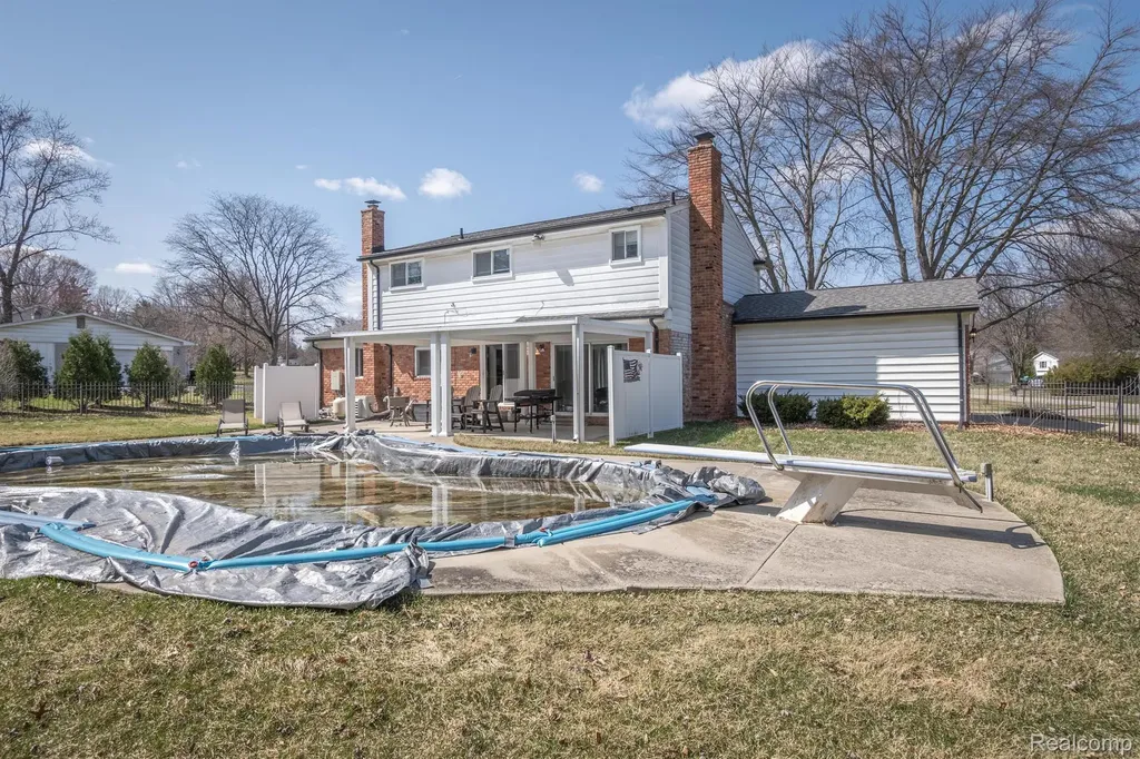 38005 Southfarm Lane Farmington Hills City MI 48167