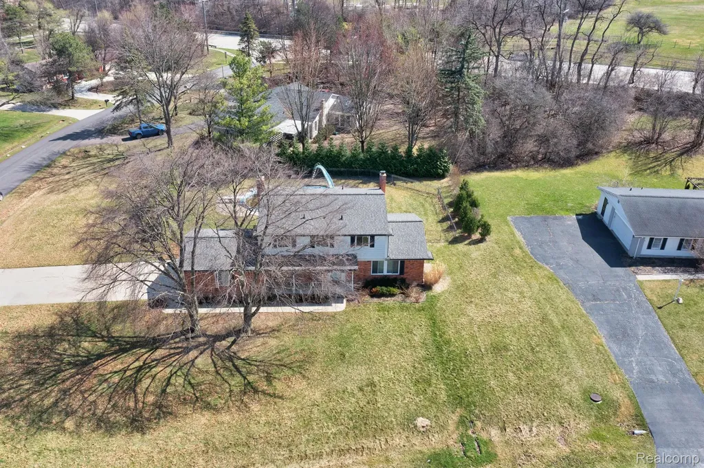 38005 Southfarm Lane Farmington Hills City MI 48167