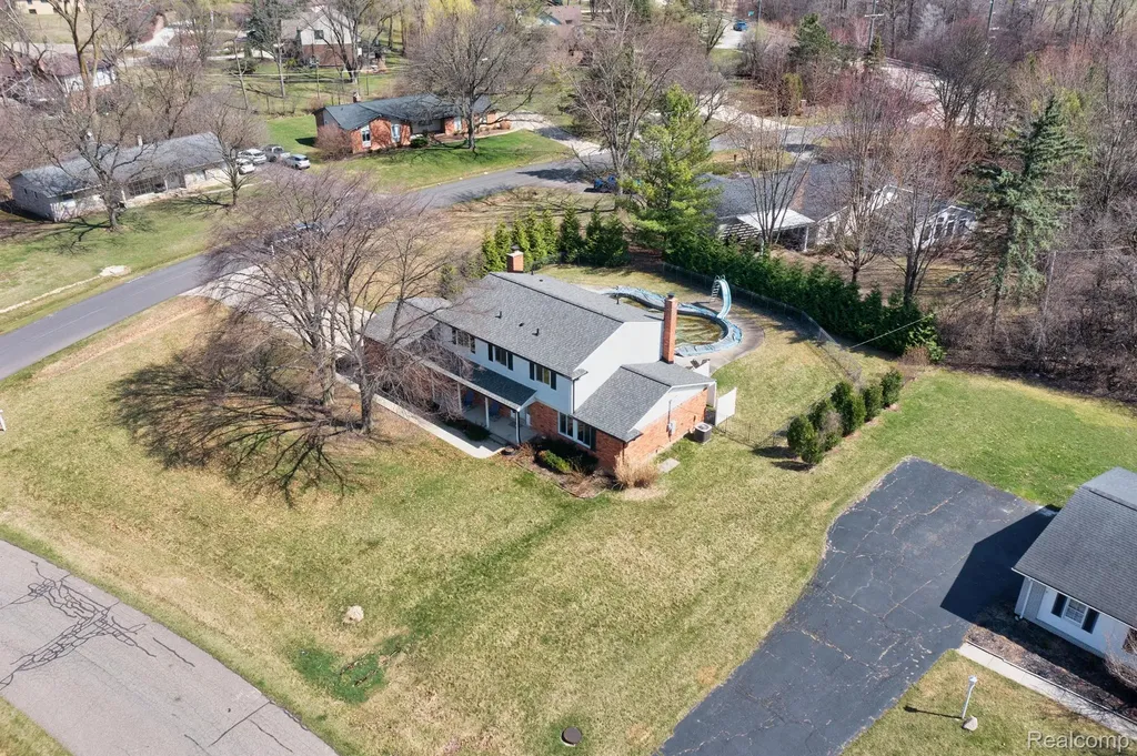 38005 Southfarm Lane Farmington Hills City MI 48167