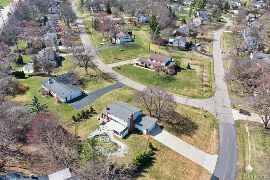 38005 Southfarm Lane Farmington Hills City MI 48167