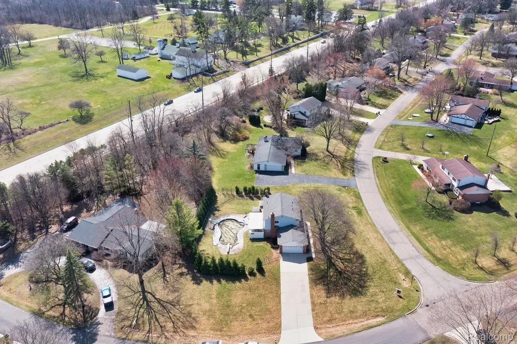 38005 Southfarm Lane Farmington Hills City MI 48167