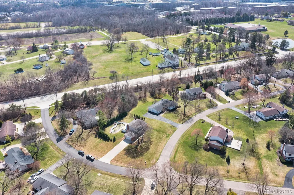 38005 Southfarm Lane Farmington Hills City MI 48167