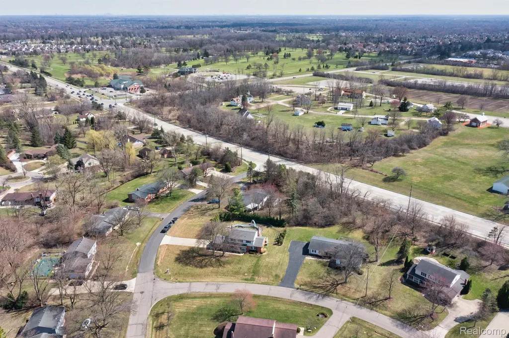 38005 Southfarm Lane Farmington Hills City MI 48167