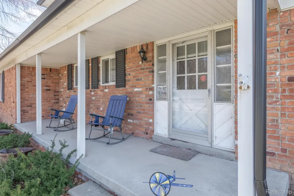 38005 Southfarm Lane Farmington Hills City MI 48167