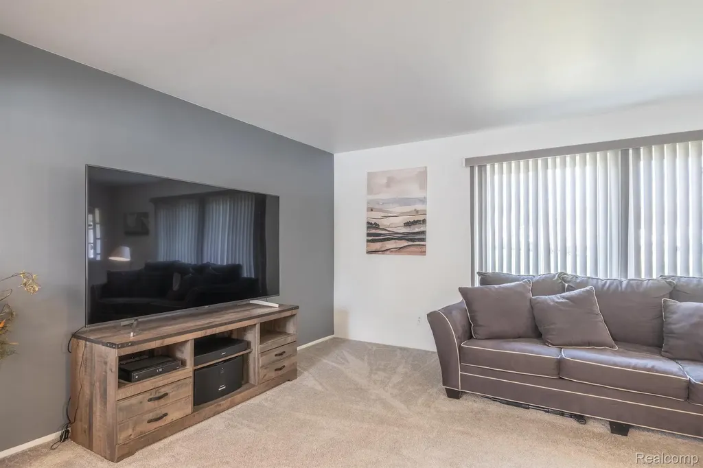 38005 Southfarm Lane Farmington Hills City MI 48167