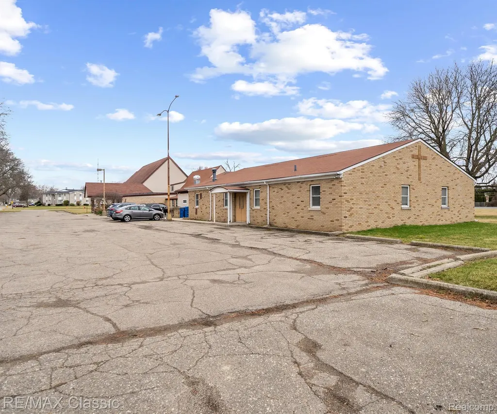 26701 Joy Road Dearborn Heights City MI 48127